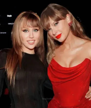 银泰证券 麦莉祝贺霉霉订婚：他们绝对是最可爱的一对